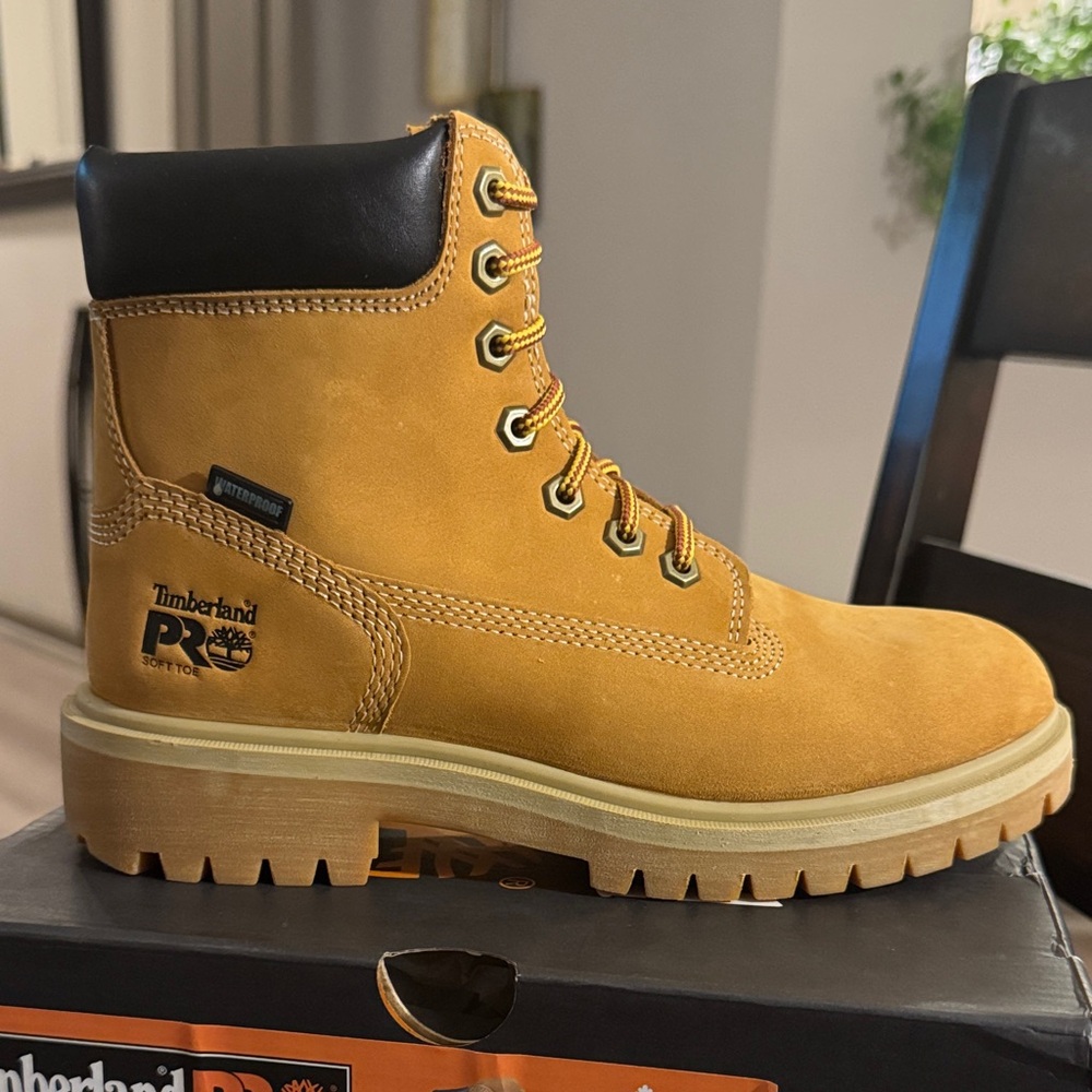 🔥Timberland🔥
Women's Direct Attach 6" Waterproof Soft Toe Boots 🔥 Sz 5.5